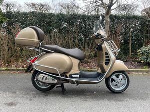 ② VESPA GTS 250 TOURING