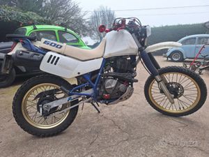 SUZUKI DR 600