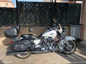 HARLEY DAVIDSON ROAD KING CLASSIC 2013