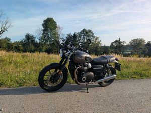 STREET TWIN