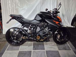KTM 1290 SUPER DUKE R