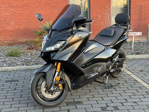 ② YAMAHA T-MAX 560 ( 343KM ) MODÈLE TECH MAX FULL