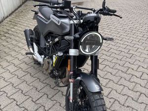 HUSQVARNA SVARTPILEN 125