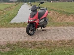 SR50 2 TAKT — SCOOTERS | APRILIA — MARKTPLAATS