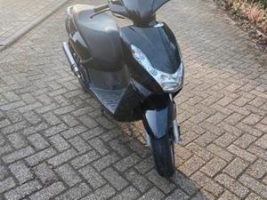 PEUGEOT KISBEE 50CC 4T — SCOOTERS | PEUGEOT — MARKTPLAATS