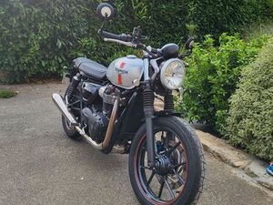MOTO STREET TWIN 900