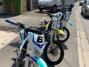 LOT DE 3 DIRT BIKE APOLLO RFZ 125 ENDURO GRANDE ROUE — 2022/2023 — FAIBLE KILOMÉTRAGE