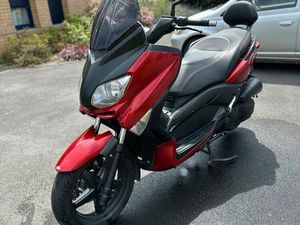 YAMAHA XMAX 125