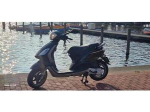 PIAGGIO FLY 50CC 4T — SCOOTERS | PIAGGIO — MARKTPLAATS