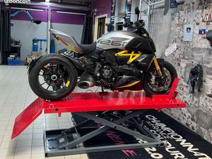 DUCATI 1260 DIAVEL BLACK AND STEEL