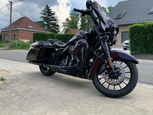 ② HARLEY DAVIDSON STREET GLIDE CVO(117)