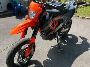 ② KTM 690 SMC R 2022