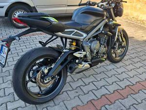 TRIUMPH STREET TRIPLE 765 RS