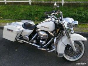 HARLEY-DAVIDSON ROAD KING 1450 CC DE 2001 EN TRÈS BON ÉTAT