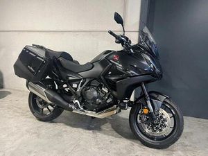 ② HONDA NT1100 MET QUIKSHIFTER EN EXTRA'S