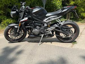 TRIUMPH STREET TRIPLE RS 765 - NAKED BIKE IN TOP ZUSTAND
