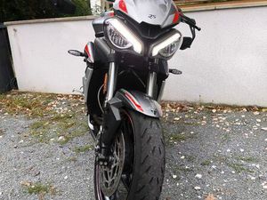 TRIUMPH STREET TRIPLE 765 RS
