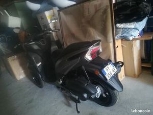 TRICITY 125 CM3 40 KM