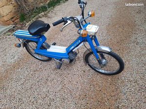 MOBYLETTES MOTOBECANE M7 DE 1977 JAMAIS IMMATRICULEES■DEMARRE SANS SOUCIS, PETITS DETAILS À FINIR MAIS ROULANTES.■VENDS EN LOT OU À L UNITÉ■1300 LES DEUX OU 700