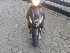 ② PIAGGIO FLY 50 CC CLASE B