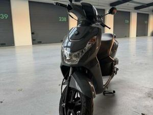 TE KOOP SPLINTERNIEUWE PEUGEOT KISBEE 2025 — SCOOTERS | PEUGEOT — MARKTPLAATS