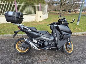 HONDA FORZA 750 NOIR MAT