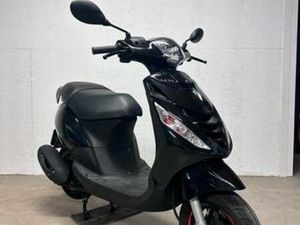 PIAGGIO ZIP 2024 – ZO GOED ALS NIEUW! — SCOOTERS | PIAGGIO — MARKTPLAATS