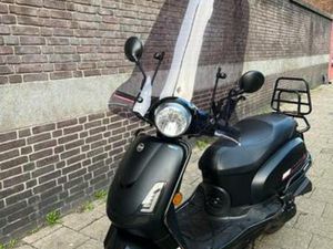 SYM FIDDLE 2 MAT ZWART 45 KM V 2024 E5/PRIJS IS BESPREEKBAAR — SCOOTERS | SYM — MARKTPLAATS