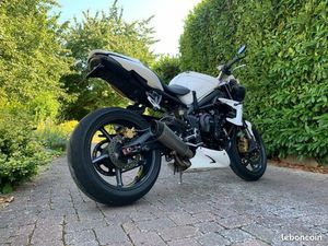 TRIUMPH STREET TRIPLE 675 R