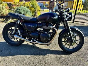 TRIUMPH STREET TWIN