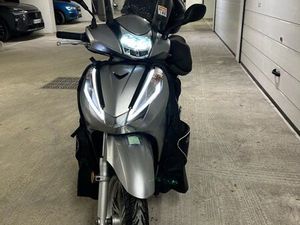 SCOOTER HONDA SH300 – 2017 – GRIS MÉTALLISÉ
