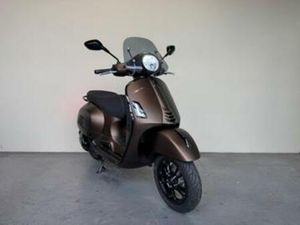 VESPA GTS 300 SUPERSPORT OPACO MARRAKECH BROWN, 2023, CUSTOM — MOTOREN | PIAGGIO — MARKTPLAATS