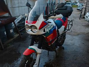 AFRICA TWIN 750 RD04