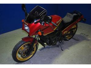 KAWASAKI GPZ 900 R-ALLES NEU