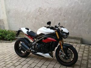TRIUMPH SPEED TRIPLE R 2016 CRYSTAL WHITE
