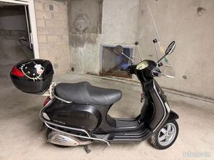 VESPA LX125 4T – 2010 – 11 890 KM – PNEUS NEUFS – ACCESSOIRES