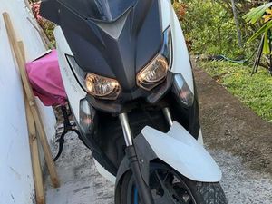 YAMAHA XMAX 125