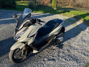 MOTO SCOOTER HONDA FORZA 350