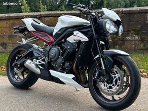 STREET TRIPLE