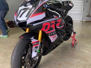 YAMAHA R1 PISTE