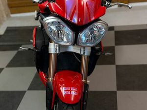 SPEED TRIPLE TRIUMPH