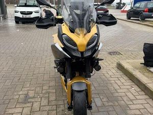 ② BMW F900 XR