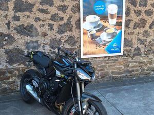 VERKAUFE TRIUMPH STREET TRIPLE 765 RS 2025 SONDERAUSSTATTUNG !