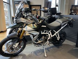 MOTOCYKL TRIUMPH TIGER 900 RALLY PRO KOLOR MATT KHAKI, NISKI PRZEBIEG BRZEŹNICA