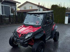 550 EX EPS LÄMPÖKOPILLA JA NASTARENKAILLA