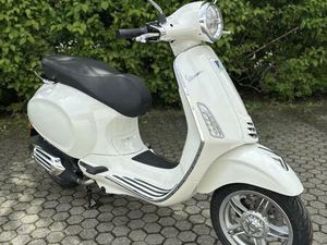 WUNDERSCHÖNE VESPA PRIMAVERA 50 NEUES MODEL MODEL 2025 AUTOMATIK