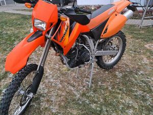 BIETE EINE KTM LC4