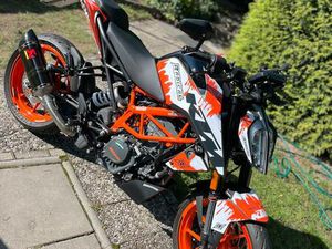 KTM DUKE IM RADICAL RACING LOOK