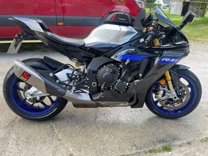 YAMAHA R1 M
