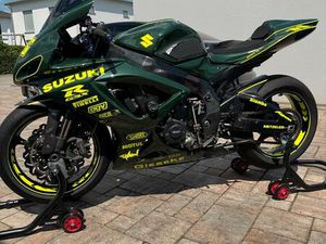 GSXR 750 K7 RENNMOTORRAD/RACEBIKE